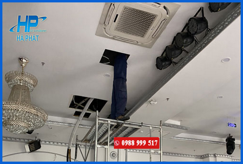 phần máy của máy lạnh âm trần và treo cố định âm trong tường ( đòi hỏi kỹ thuật cao và chuyên nghiệp).Thi công máy lạnh âm trần Bình Dương